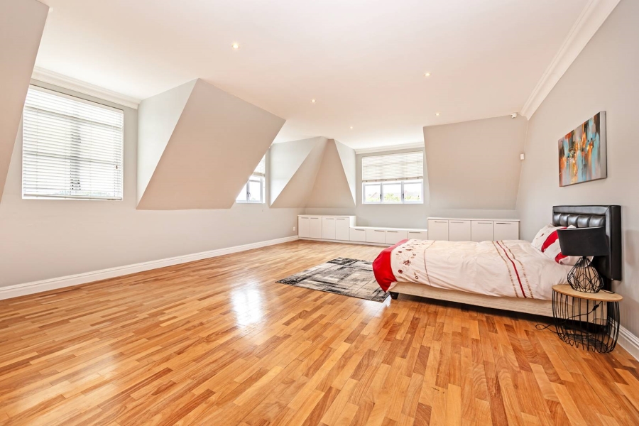 7 Bedroom Property for Sale in Flamingo Vlei Western Cape